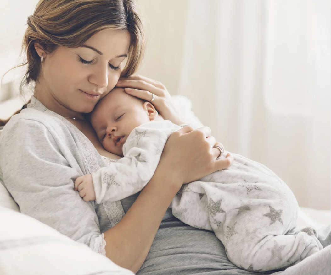 4 month old baby sleeping peacefully - complete sleep schedule guide for wake windows and nap schedules